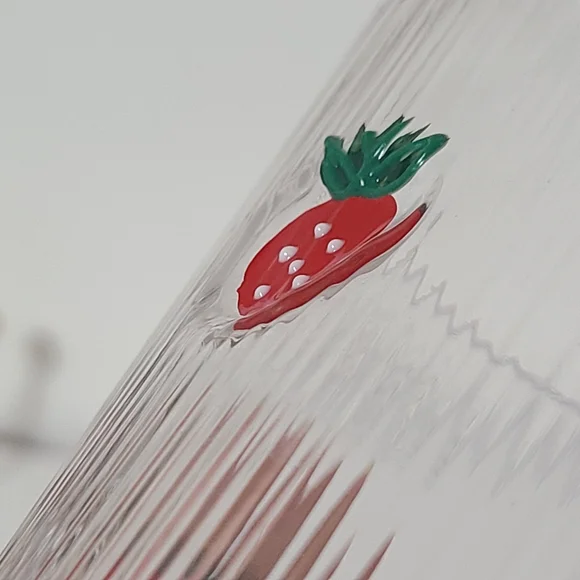 2 Strawberry Icon Patterned Textured Glass Tumblers Juice Glasses - Picture 4 of 6